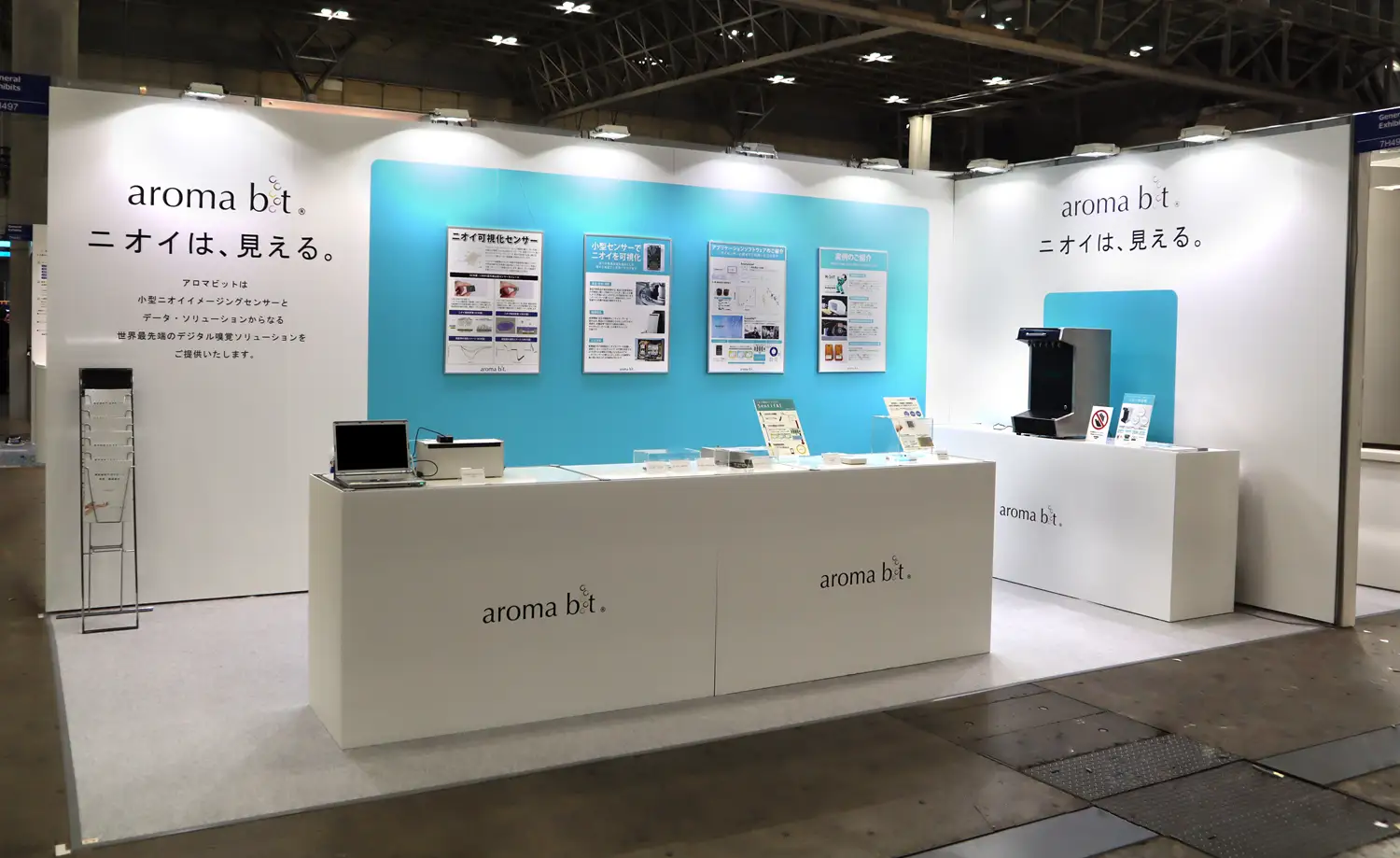 サービスの世界観を反映したブース