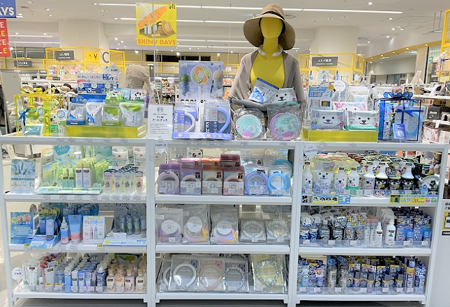 1.「猛暑対策フェア」で暑さ対策商品をまとめて提案